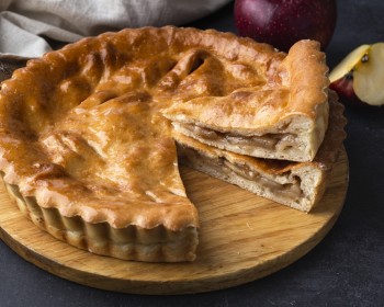 Осетинский пирог с печенными яблоками