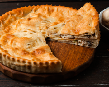Осетинский Жульен с курицей, грибами и сливками