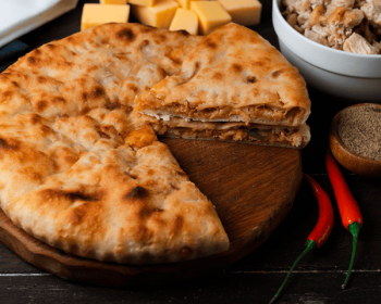 Осетинский пирог с курицей BBQ