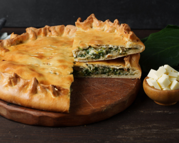 Зур-белиш со шпинатом и сыром